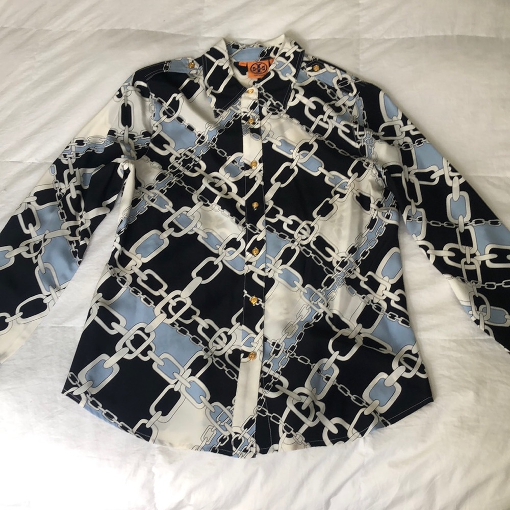 Tory Burch 100% silk blouse. Navy and sky blu and white with link chain pattern.